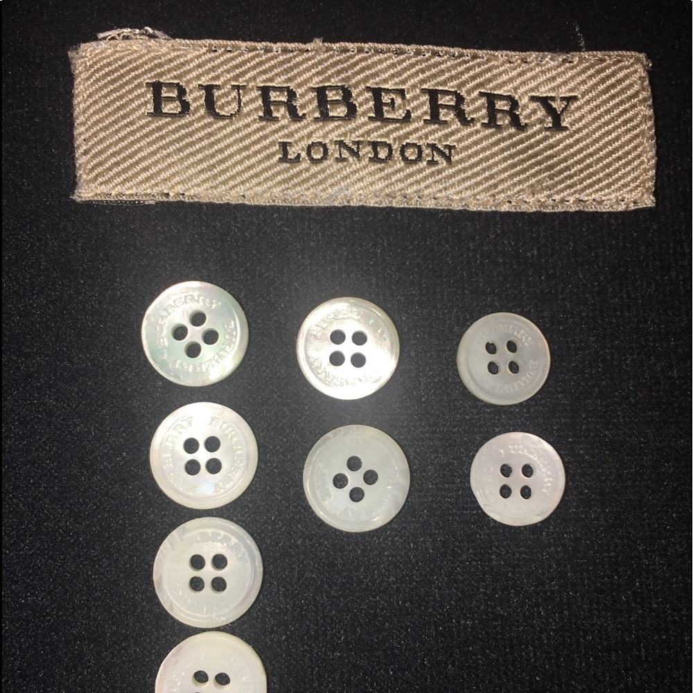 Burberry  REAL mother of pearl buttons